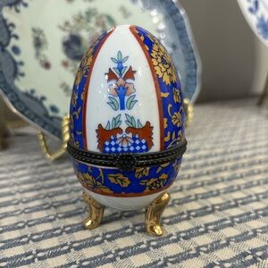 Chinese Porcelain Egg Hinged Trinket dish